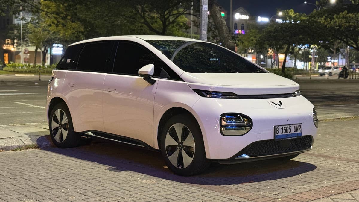 O carro mais feio do mundo voltou dos mortos como um EV chinês
