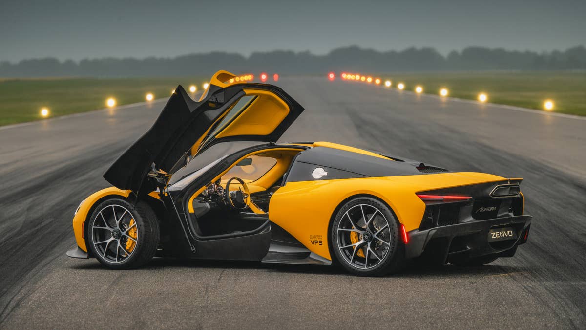 O carro de estrada V12 mais potente do mundo estreia em Goodwood